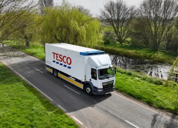 Tesco introduce cinque nuovi camion refrigerati ECOOLTEC
